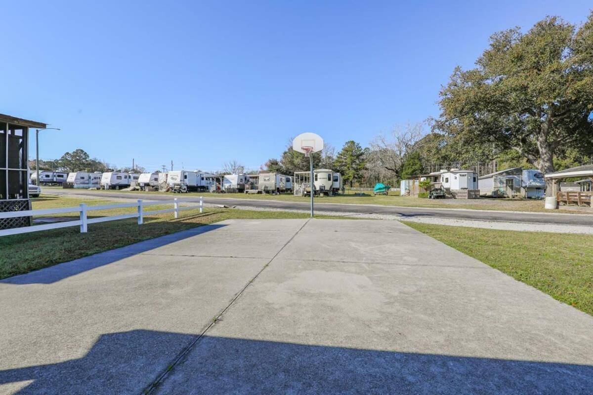 2Br Pet Friendly Home In Sneads Ferry With Parking Bagian luar foto