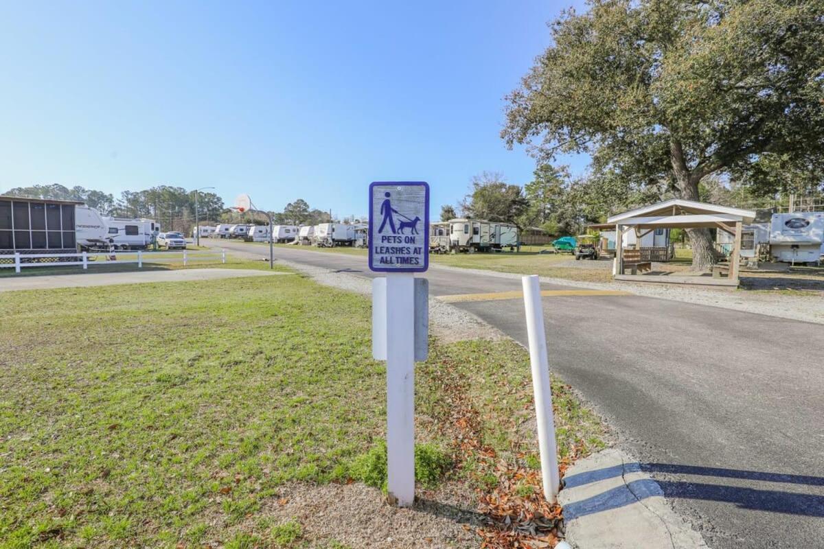 2Br Pet Friendly Home In Sneads Ferry With Parking Bagian luar foto