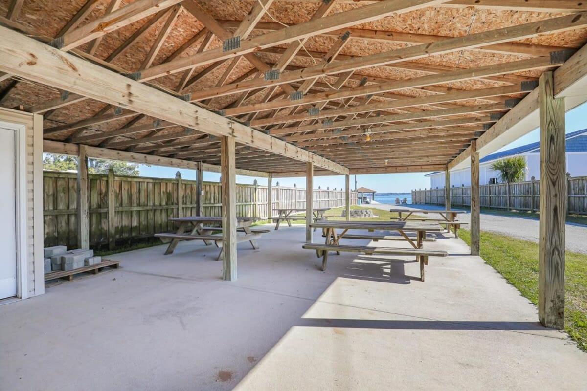 2Br Pet Friendly Home In Sneads Ferry With Parking Bagian luar foto