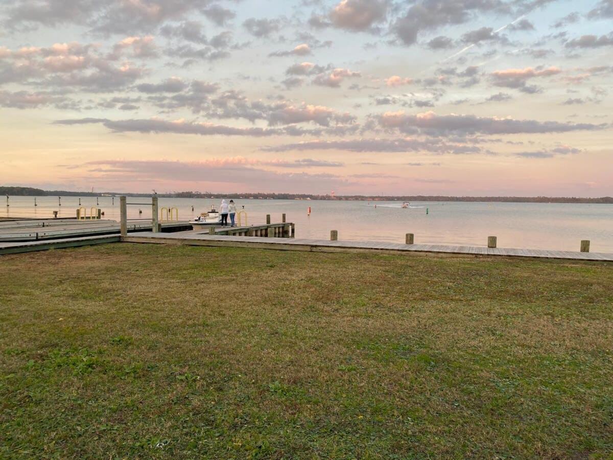 2Br Pet Friendly Home In Sneads Ferry With Parking Bagian luar foto