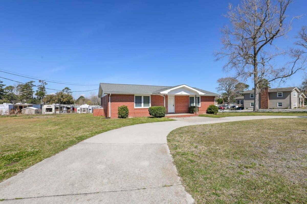 2Br Pet Friendly Home In Sneads Ferry With Parking Bagian luar foto